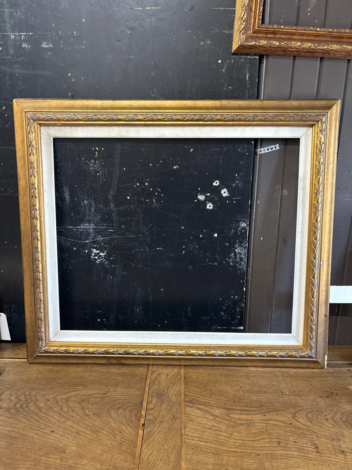 Large Dark Gold Frame With Linen Filet 1