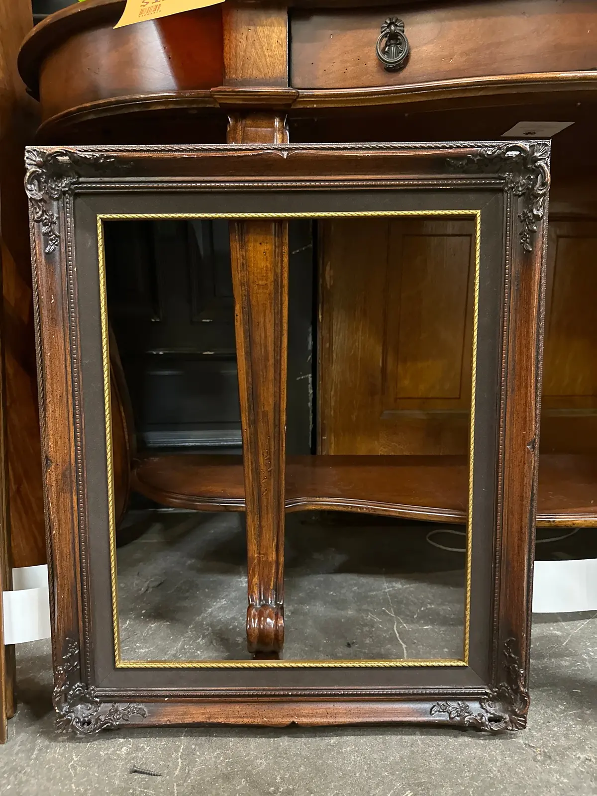 Frame With Gold And Brown Velvet Filet 1