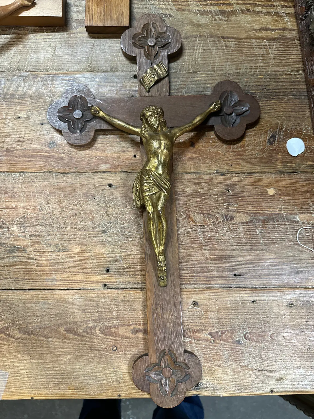 Large Trifoil Carved Wood Crucifix With Gold Corpus 1