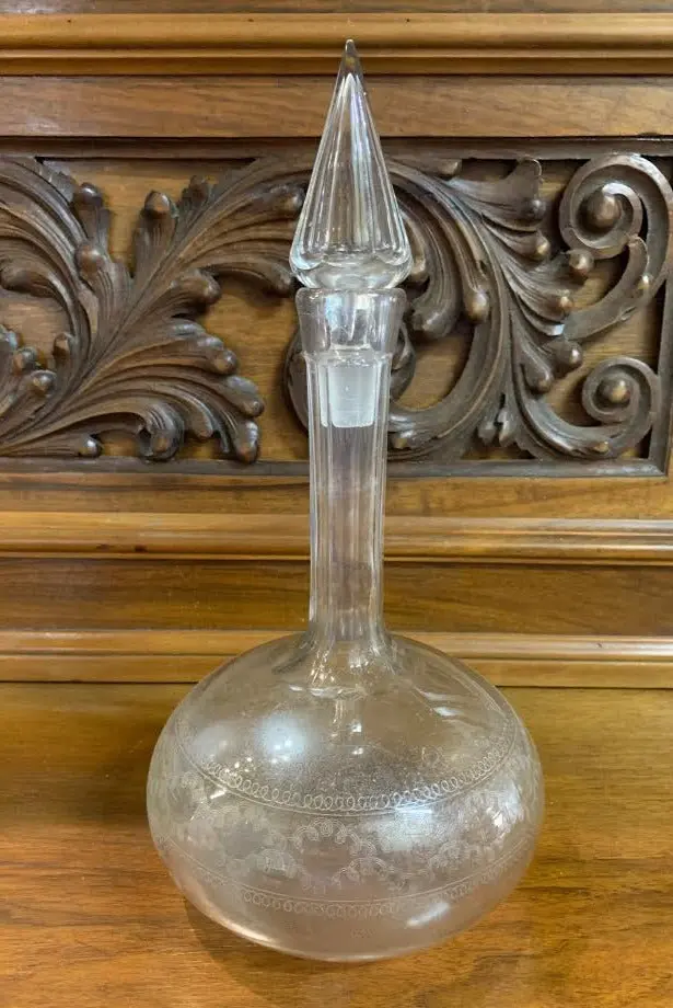 Aladdin Style Decanter With Stopper 1