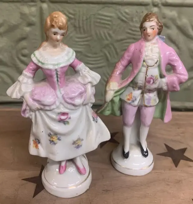 Small Pair Of Man And Woman Figurines 1