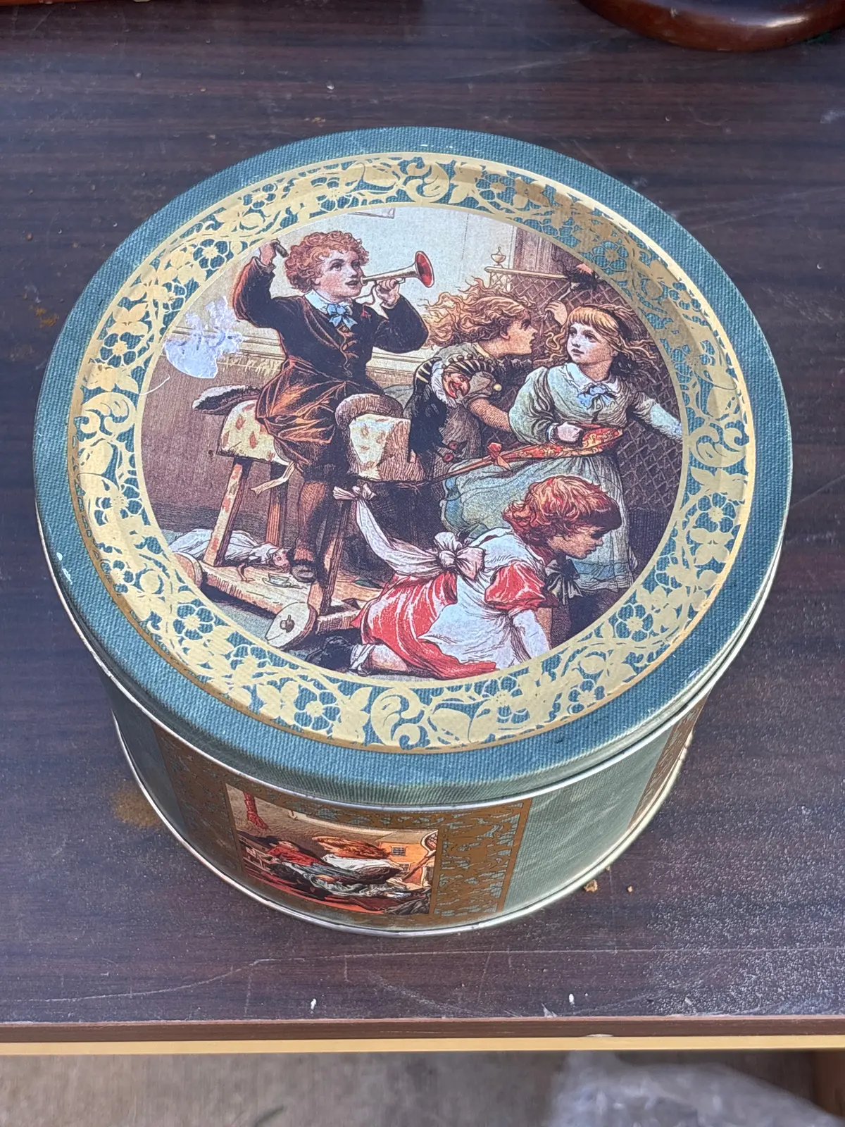 Tin Box With Children 1