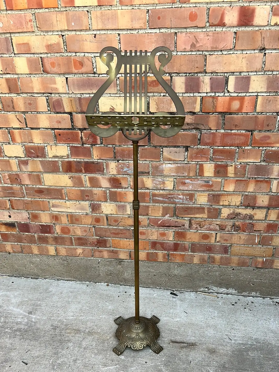 Brass Lyre Adjustable Music Stand 1