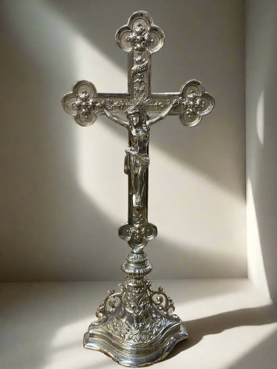 Small Silver Metal Crucifix With Trefoils 1