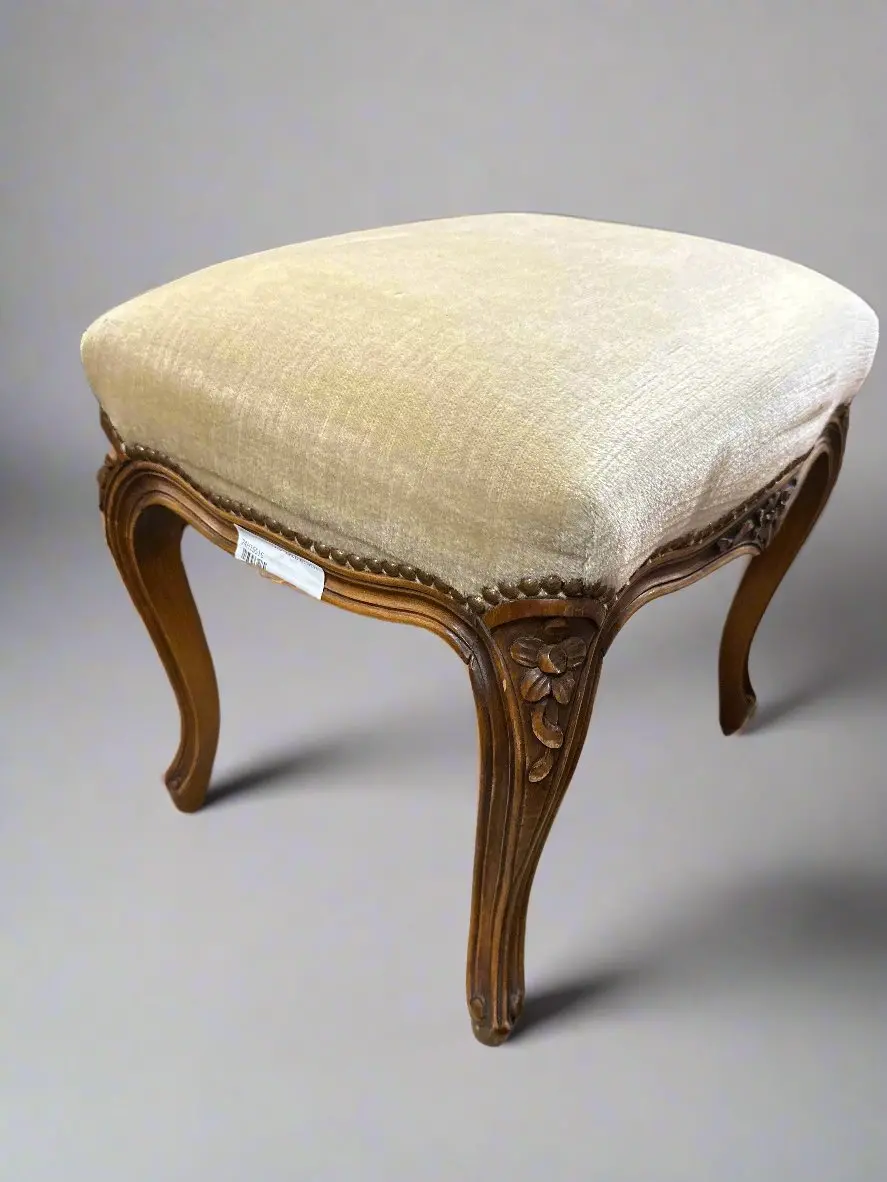 Louis Xv Upholstered Bench 1