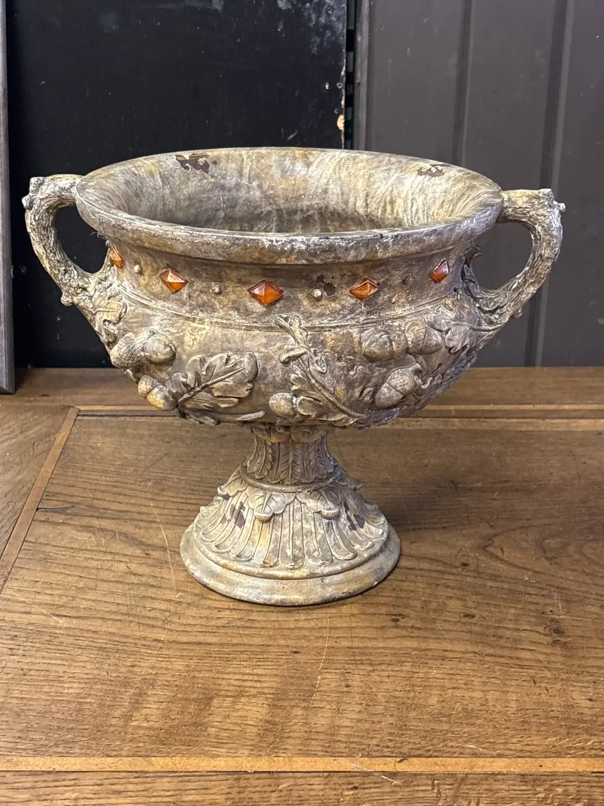 Footed Oak Leaf Planter 1