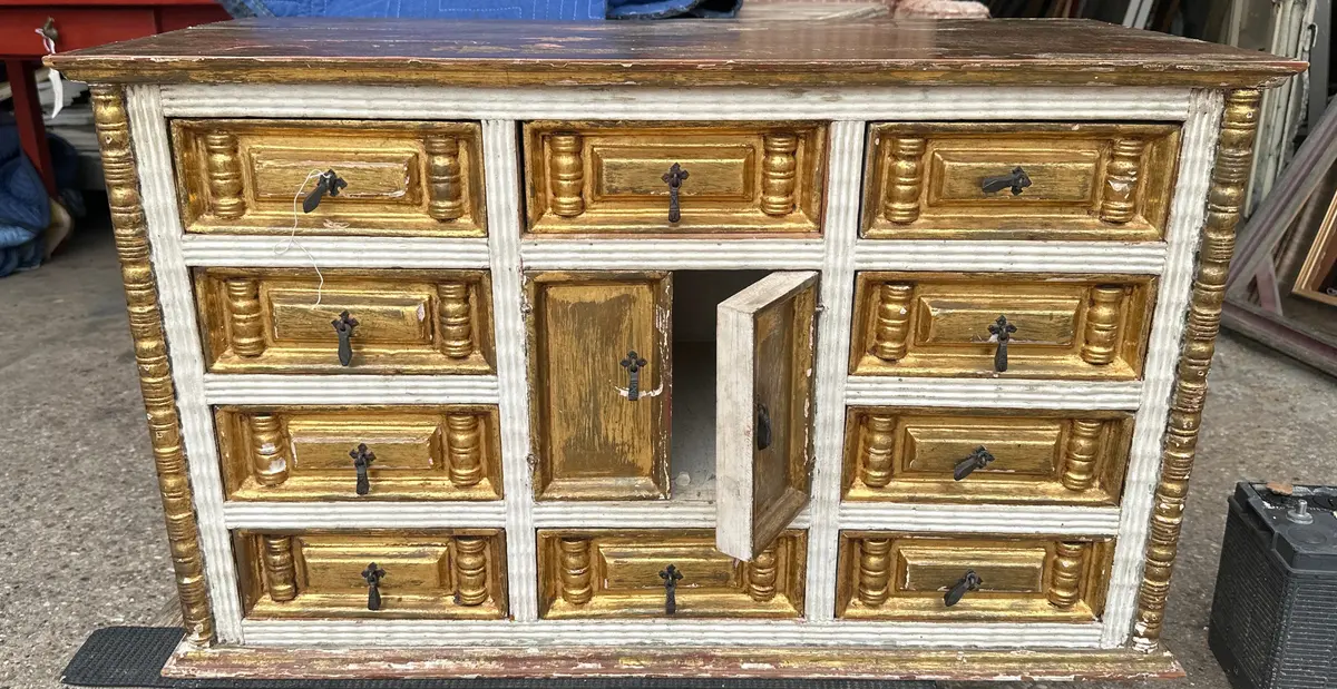 Florentine Low Gilt Chest With 10 Drawers 1