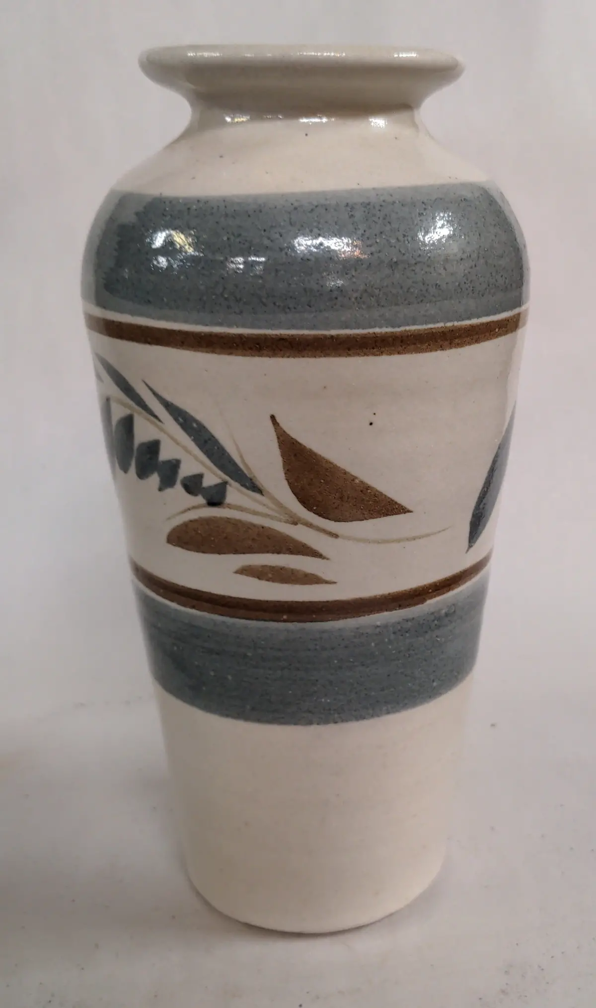 White Pottery Vase With Gray Stripes 1