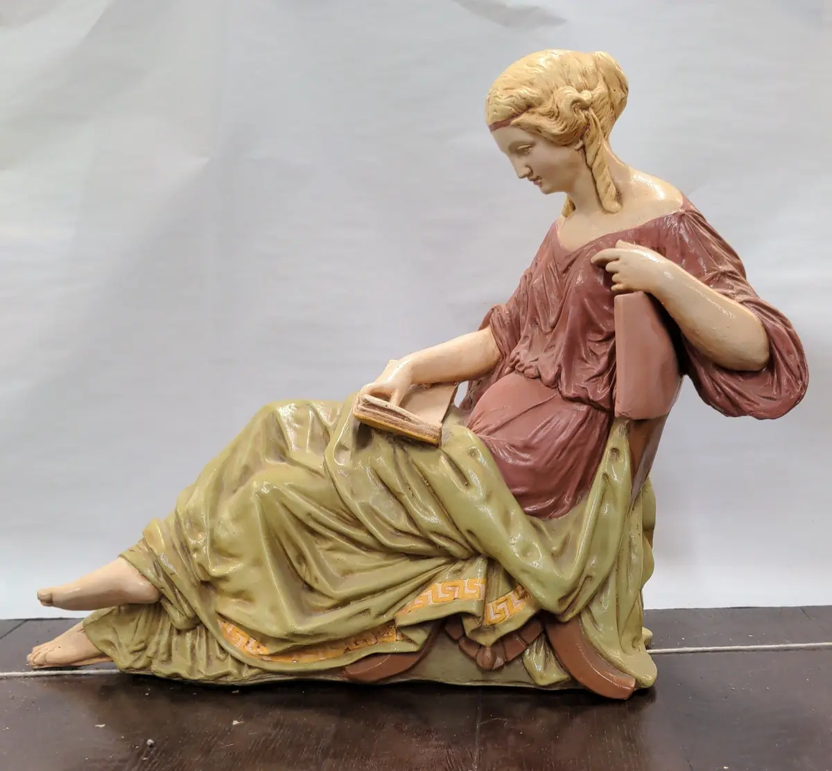 Chalk Statue Of Lady Reading 1