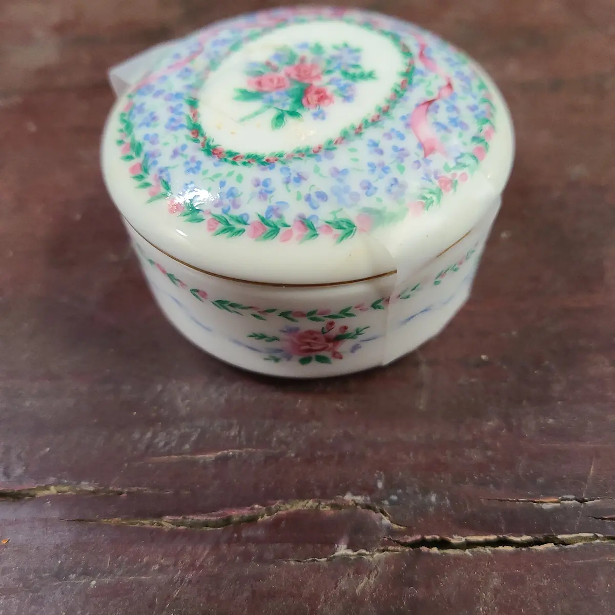Tavistock Floral Box With Lid 1