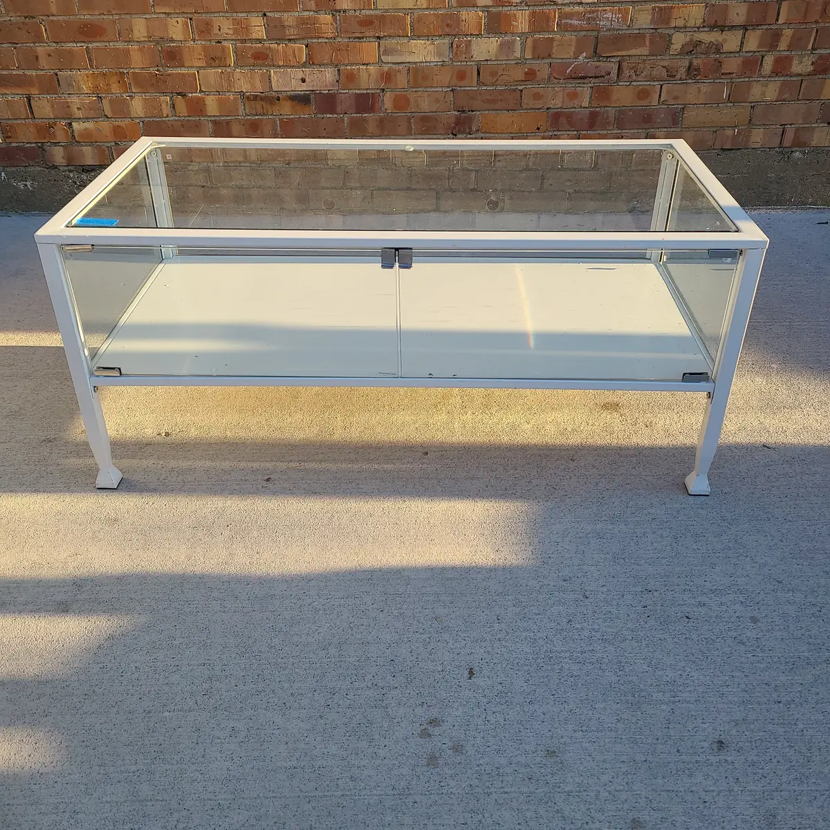 White Metal Coffee Table Display 1