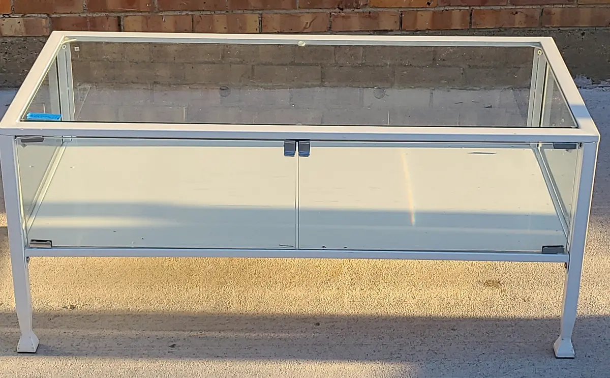 White Metal Coffee Table Display 1