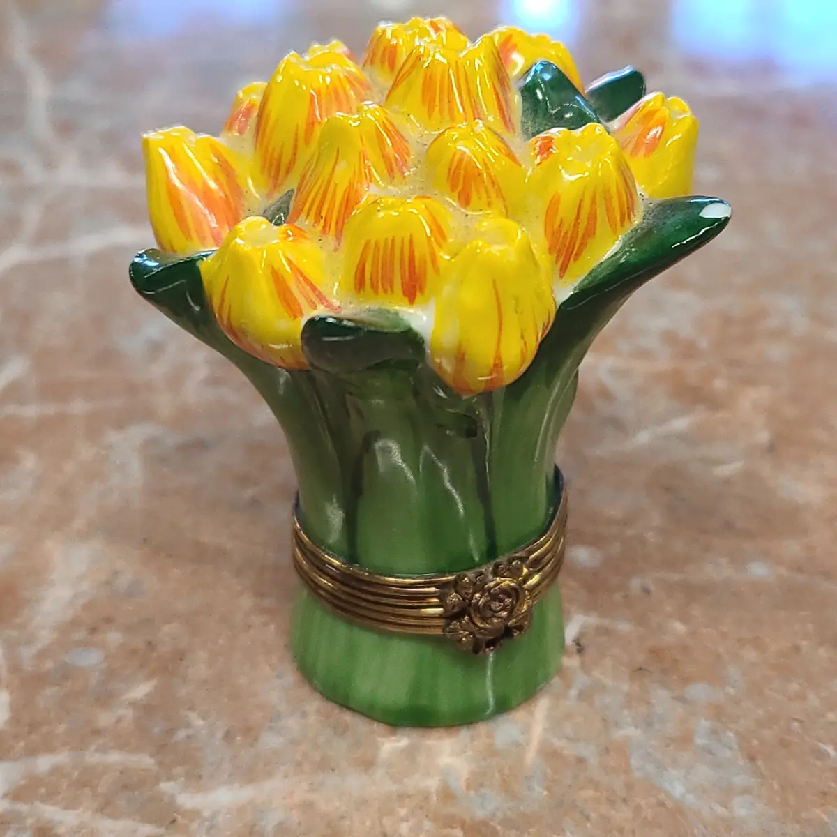 Limous Box With Yellow Flowers 1