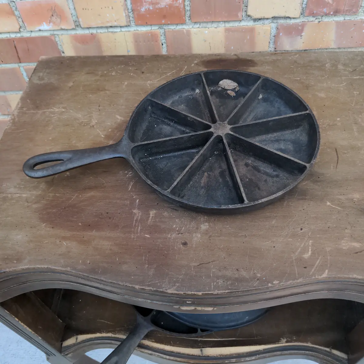 Cast Iron Cornbread Skillet- Patent Pending 1
