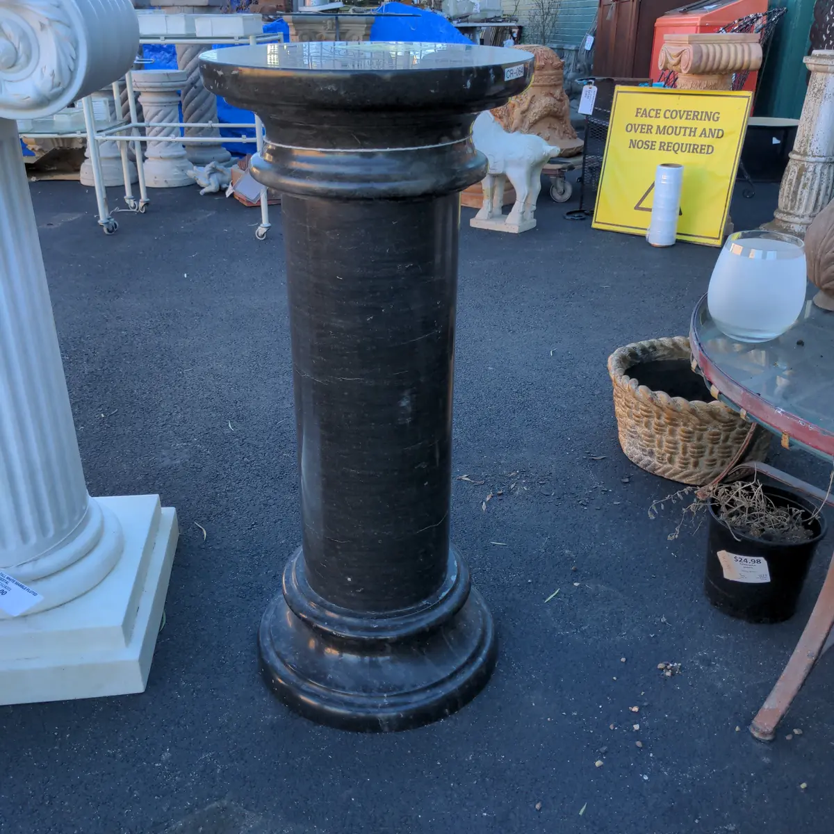 Black Marble Round Pedestal 1