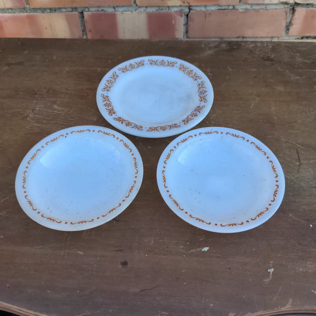Set Of Two Sauce Bowls And A Plate 1