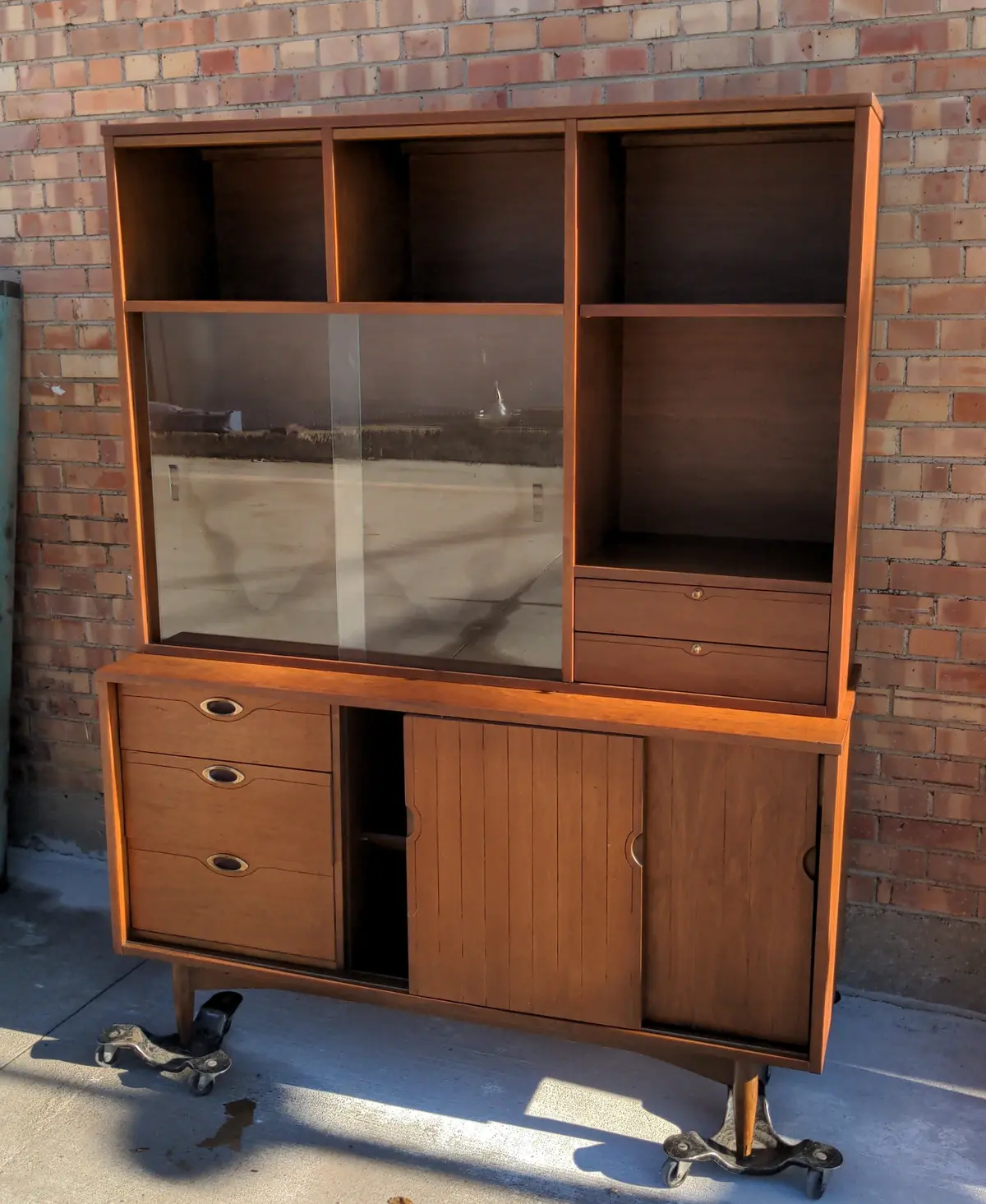 Mid Century Modern China Cabinet 1