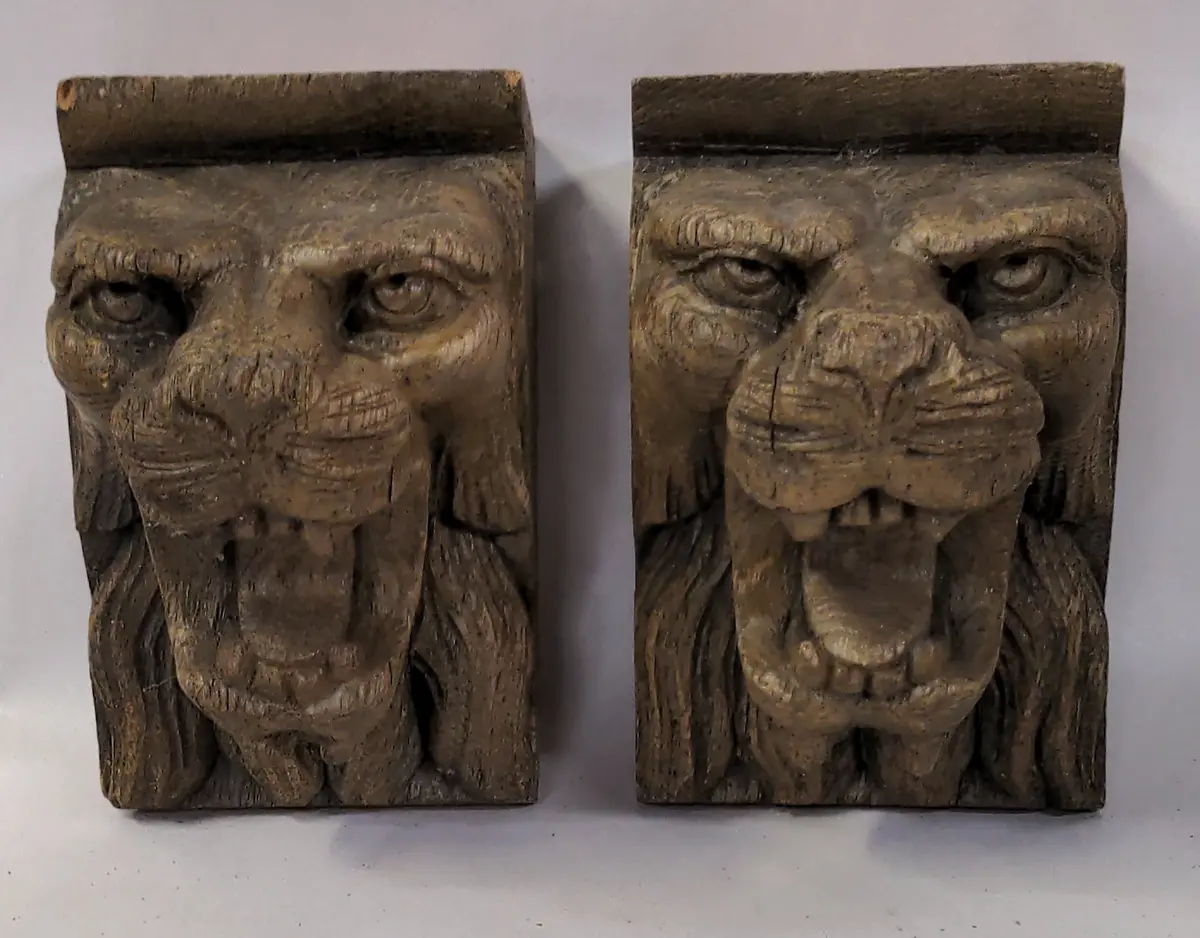 Pair Of Oak Lion Wall Brackets 1