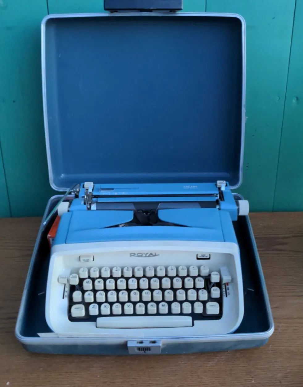 1964 Blue And White Typewriter In Case 1