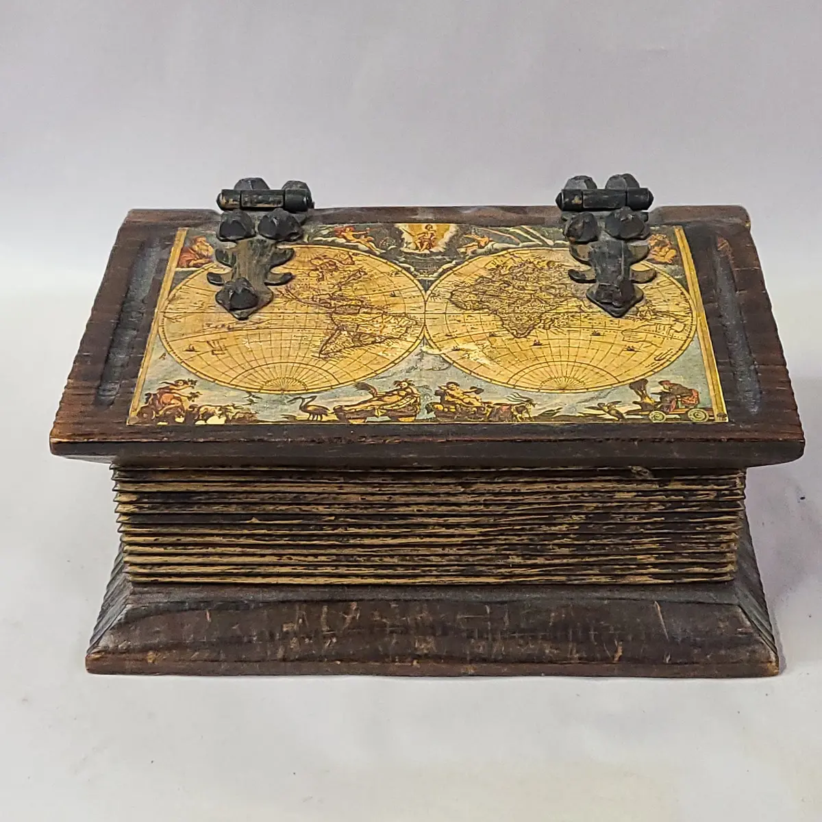 Box With Map Decor 1
