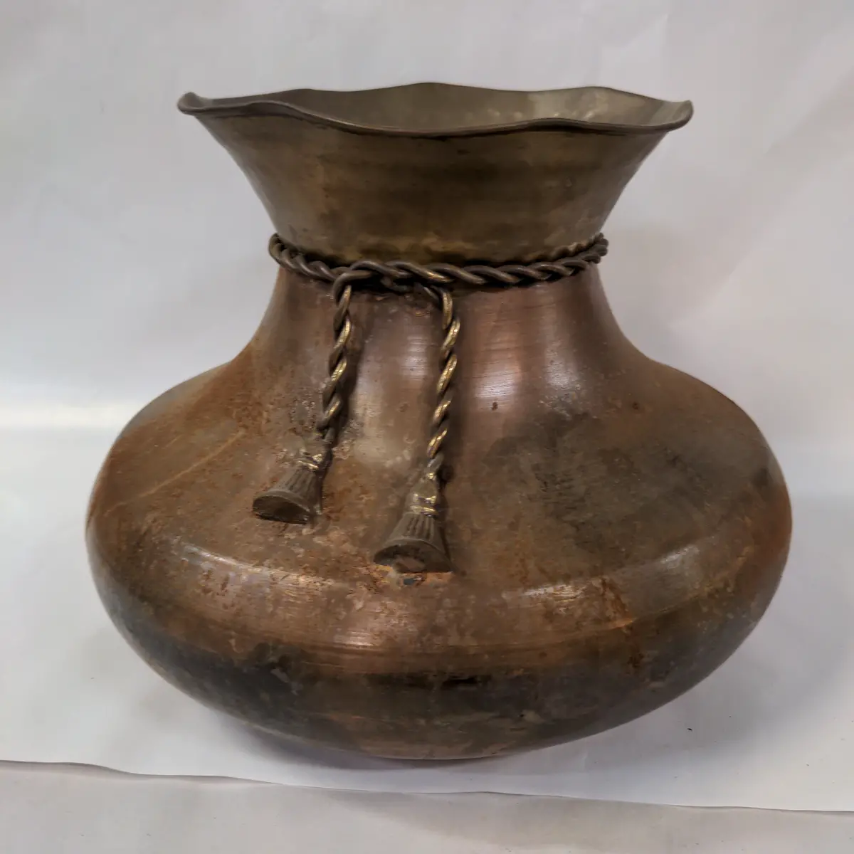 Low-Shaped Copper Base With Tassel Ends 1