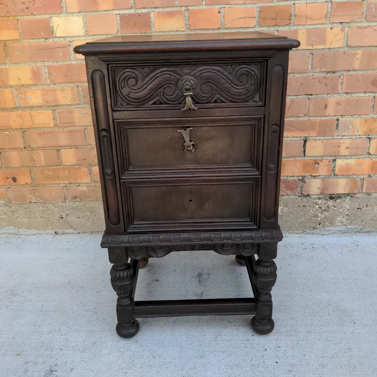 Small Three Drawer English Oak Nightstand As Found 1