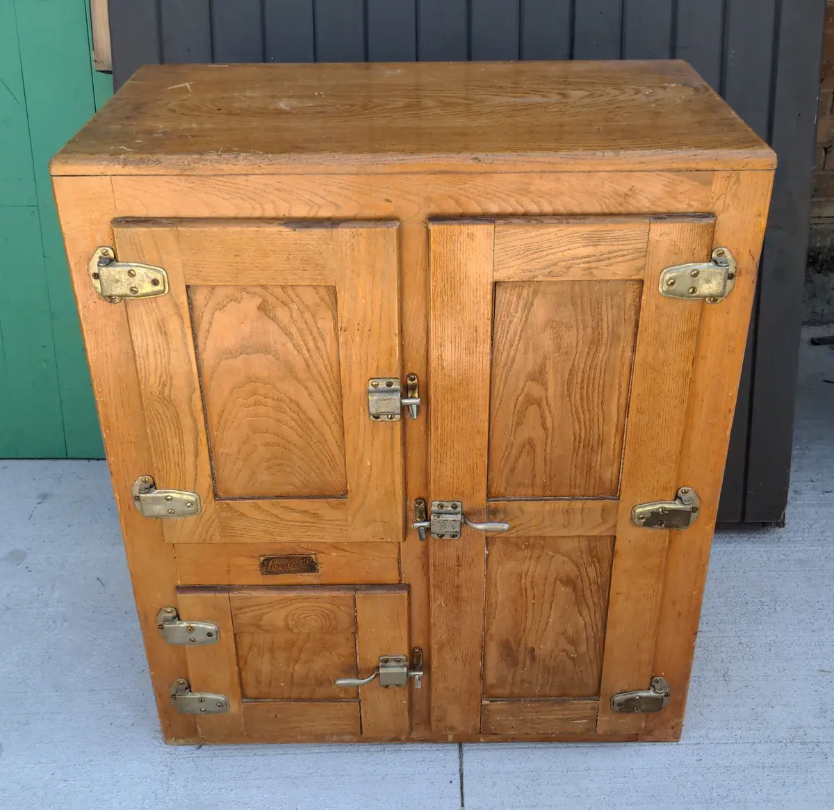 1800'S Period Ice Box Manufactured By Lorraine Of Wisconsin 1