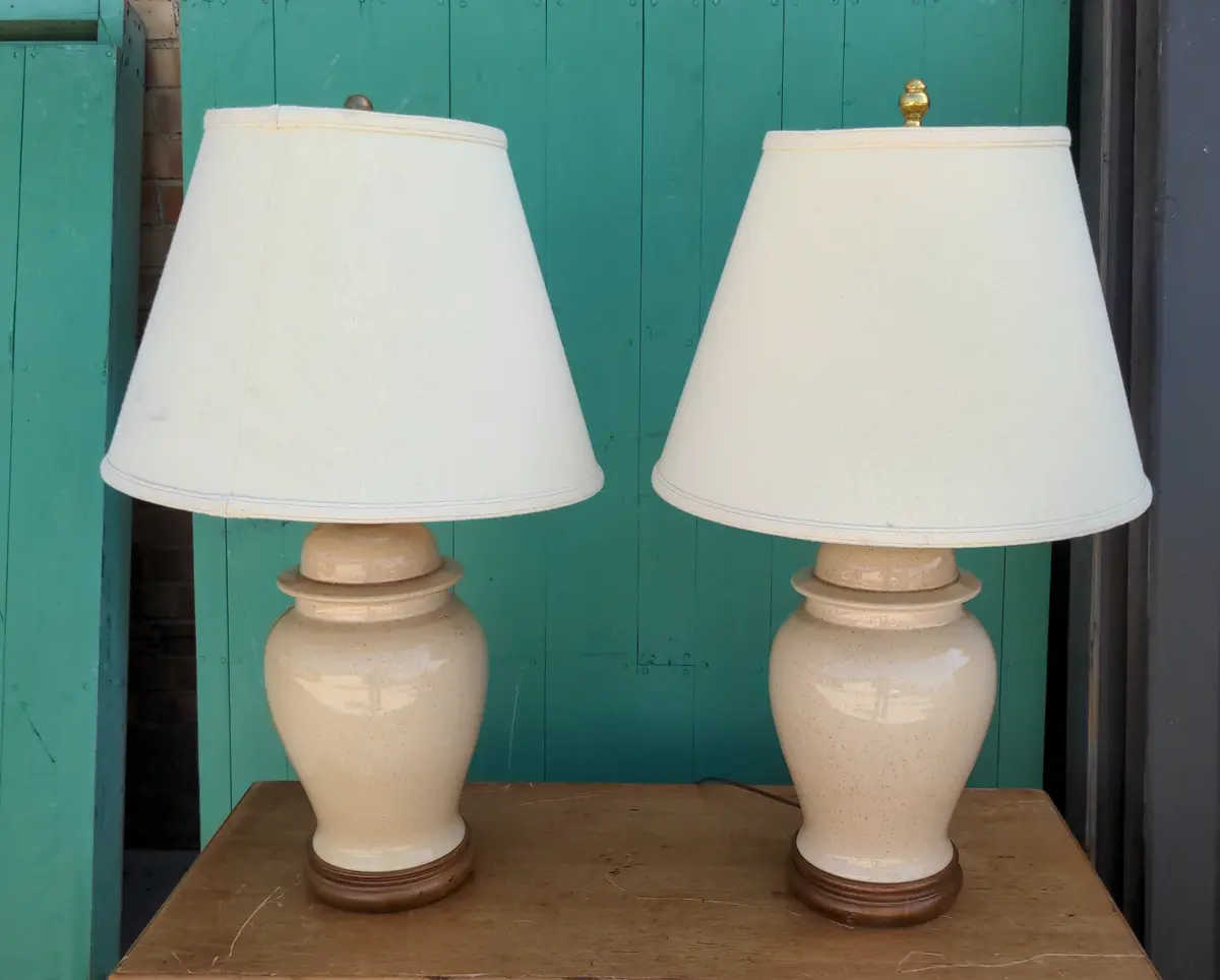 Pair Of Asian Ginger Jar Shaped Lamps, Sand-Colored 1