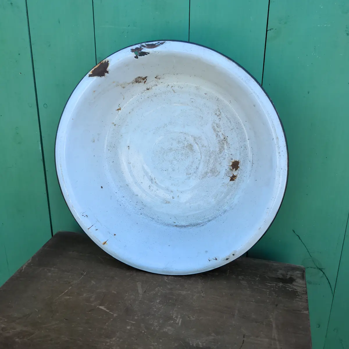 Large White Enameled Basin With Black Trim 1