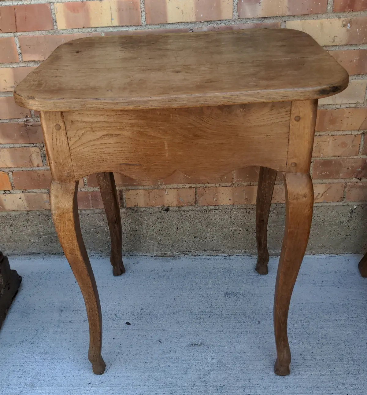 Early 18Th Century Stand With Cabriole Legs 1