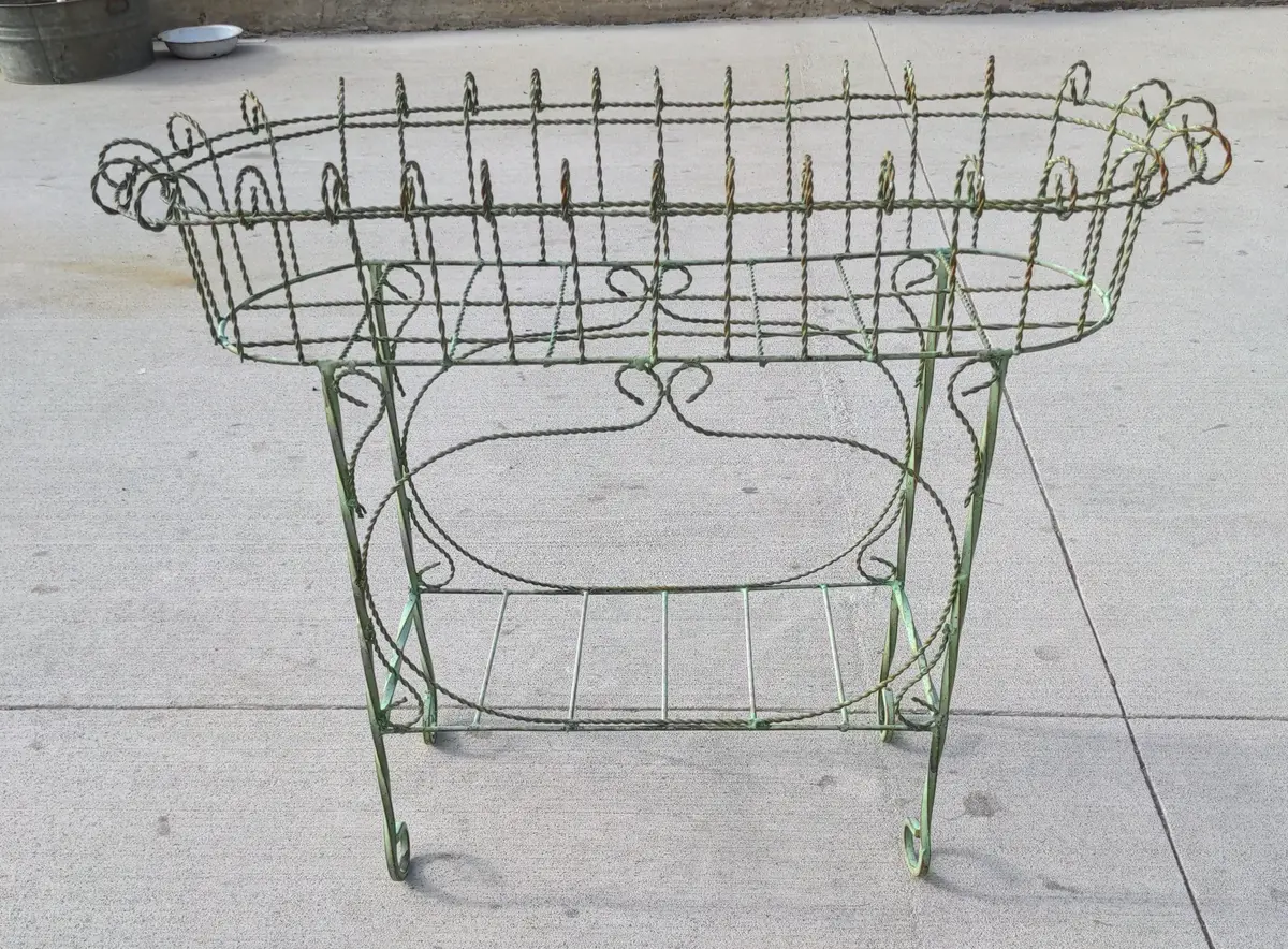 Ovoid Verdigris Wire Planter Stand 1
