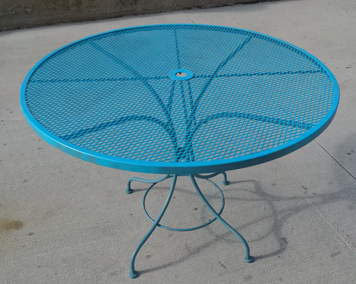 Round Iron Mesh Patio Table, Painted Turquoise 1
