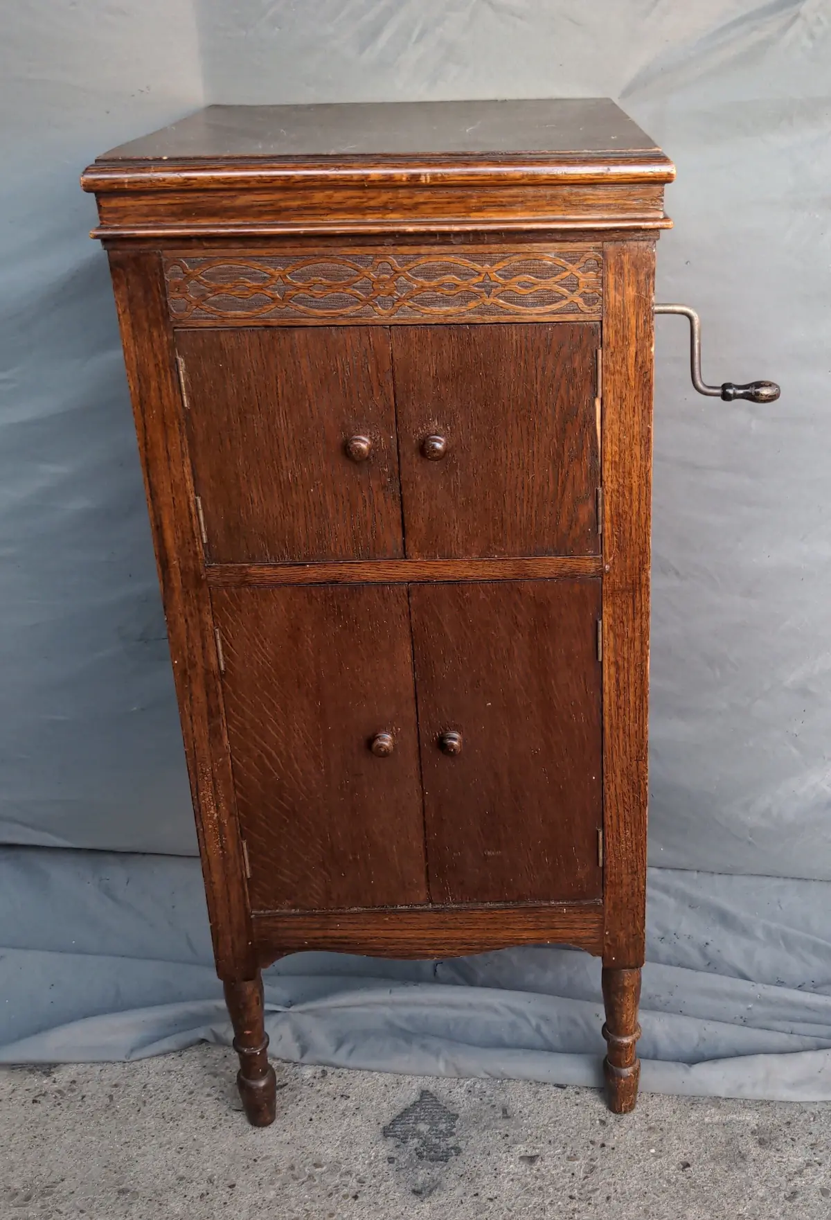 Itonia English Hand-Crank Gramophone, Oak With Birch Side Panels 1