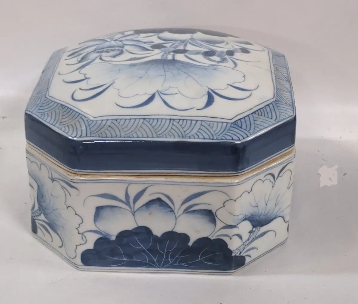 Hand Painted Blue And White Porcelain Box - Made In Thailand 1