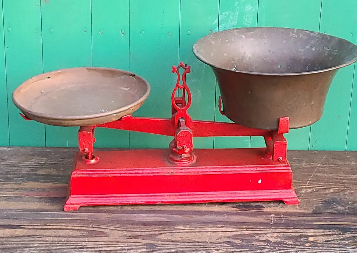 Belgian Red Cast Iron Counter Scale 1