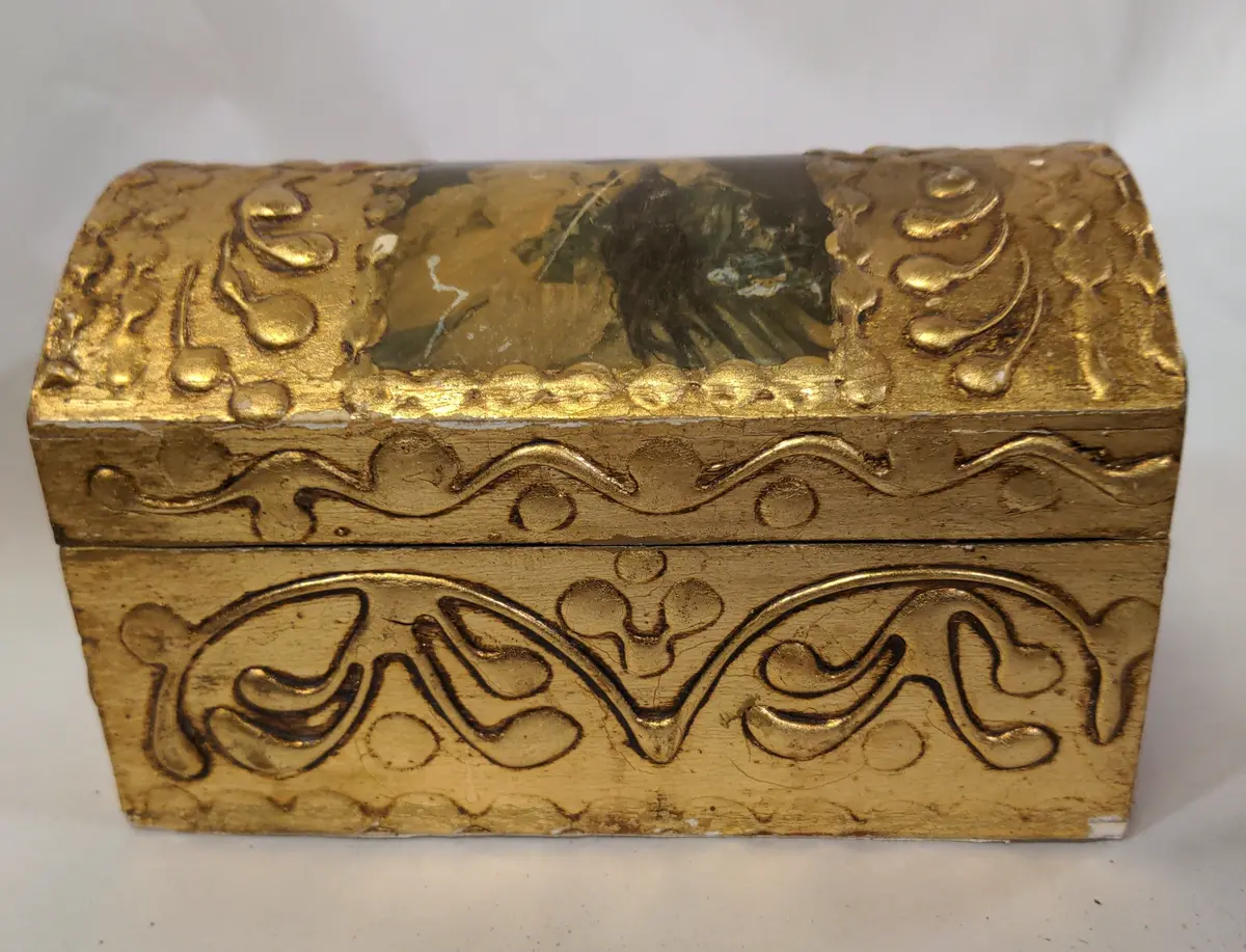 Small Italian Box With Portrait Of A Woman On Domed Lid 1