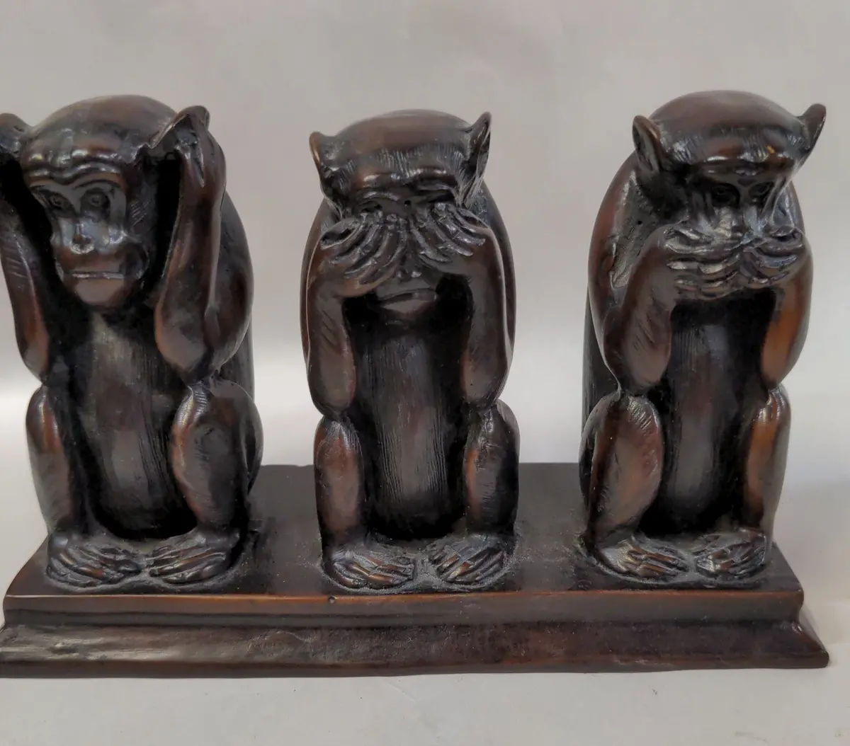 Single Resin Bookend With Monkeys 1