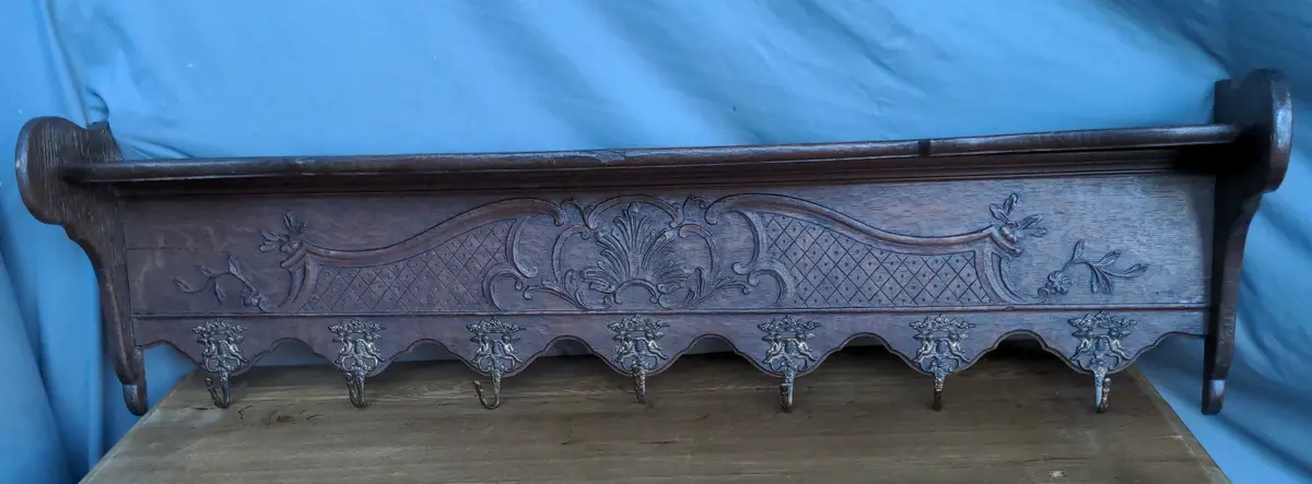 Lieges Oak Wall Rack With Crown & Cherub Hooks 1