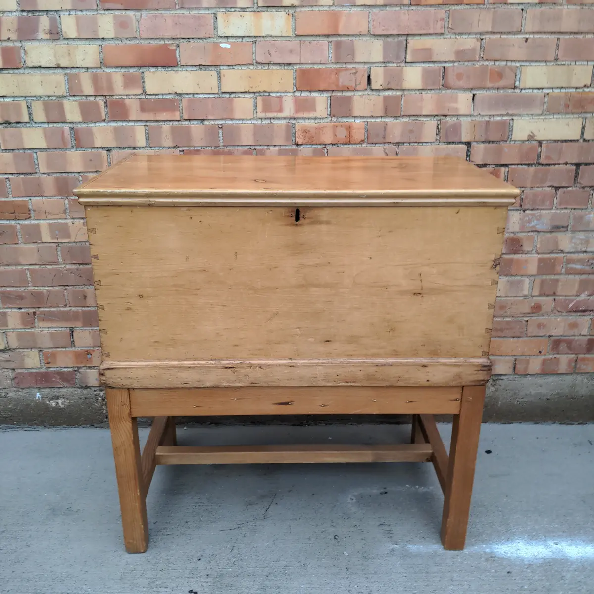 Pine Dovetaled Trunk On Stand 1