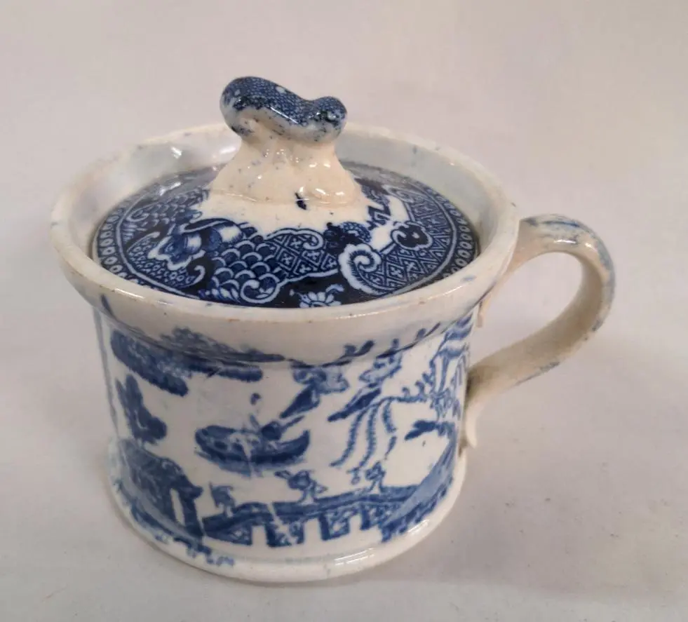Small Blue Willow Mug With Lid 1