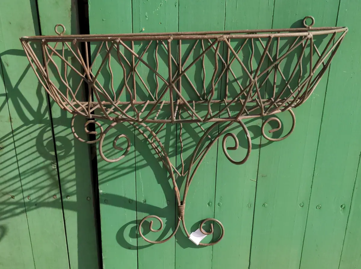 Iron Wire Wall Planter 1
