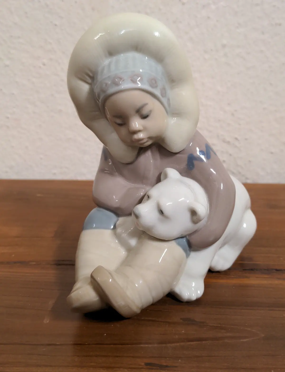 Lladro Eskimo Child Sitting In Snow 1