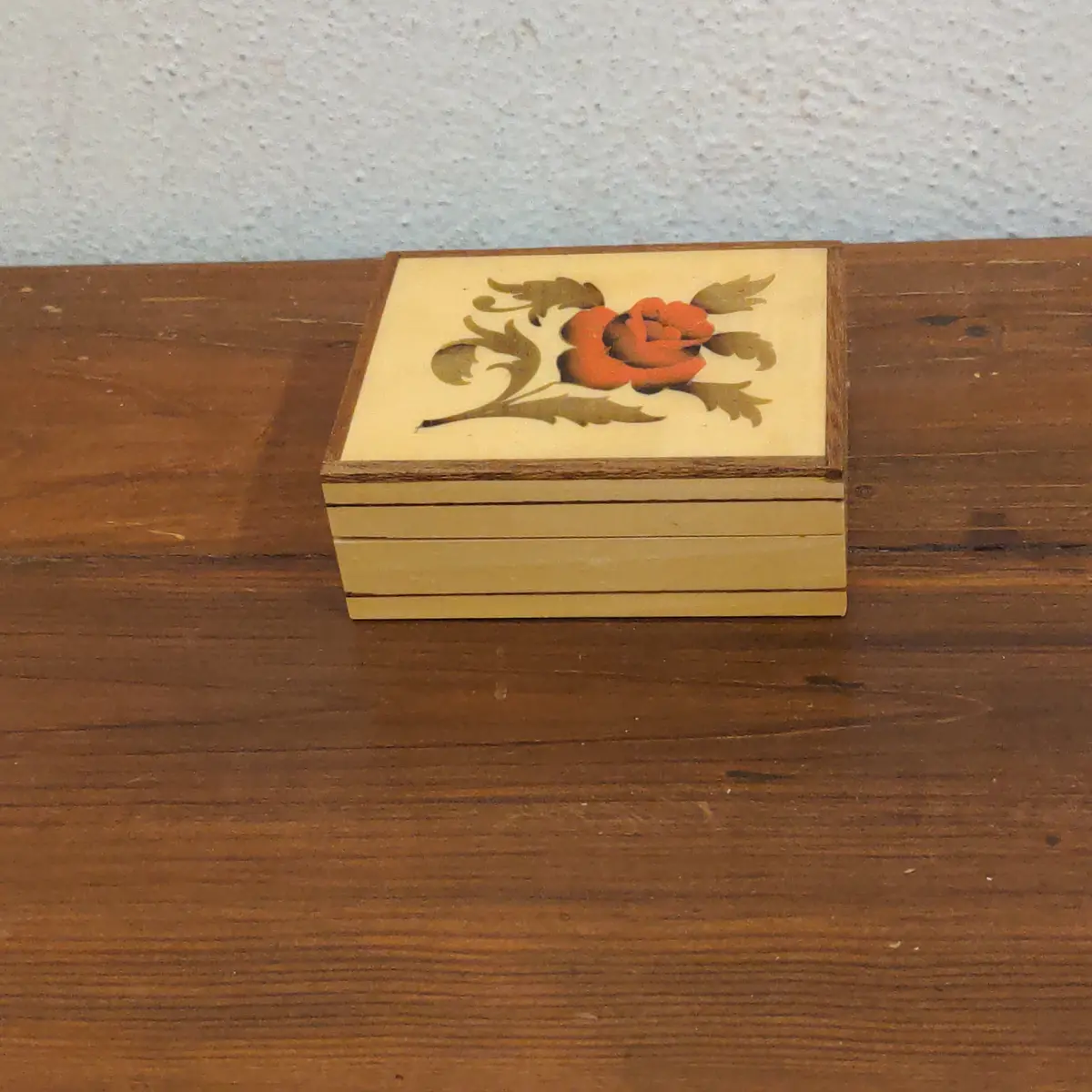 Small Wood Box With Inlaid Flower 1