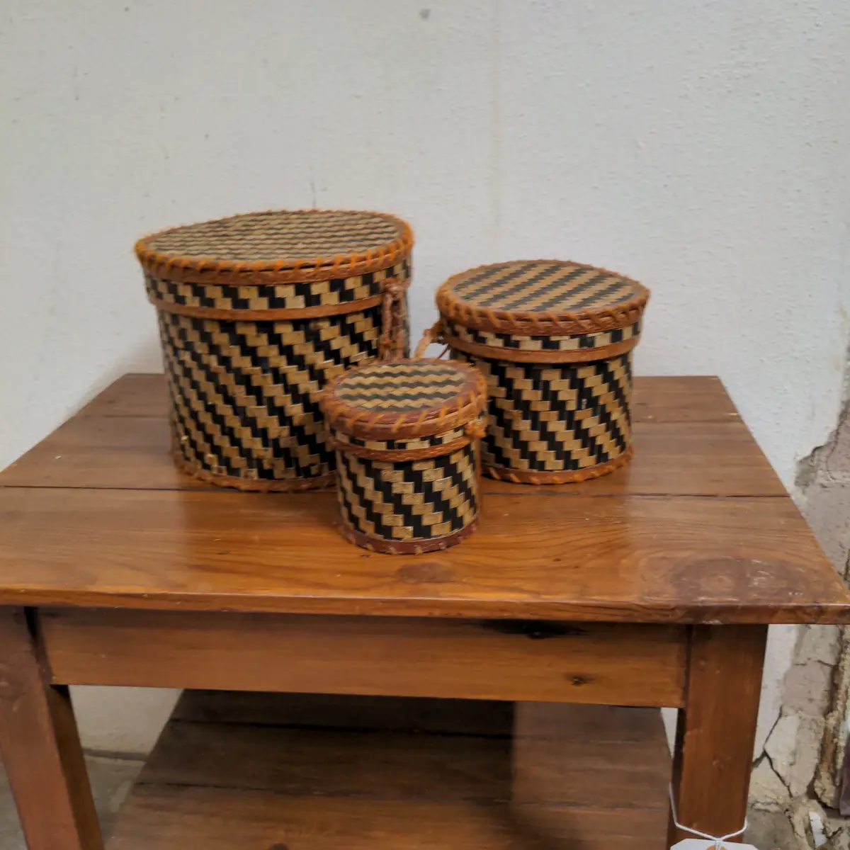 Set Of 3 Nesting Round Leather Boxes 1