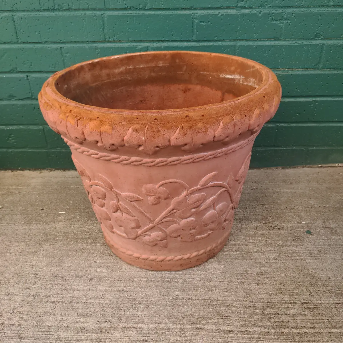 Round Resin Planter 1