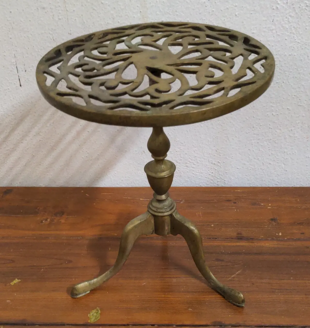 Queen Anne Bronze Kettle Stand 1