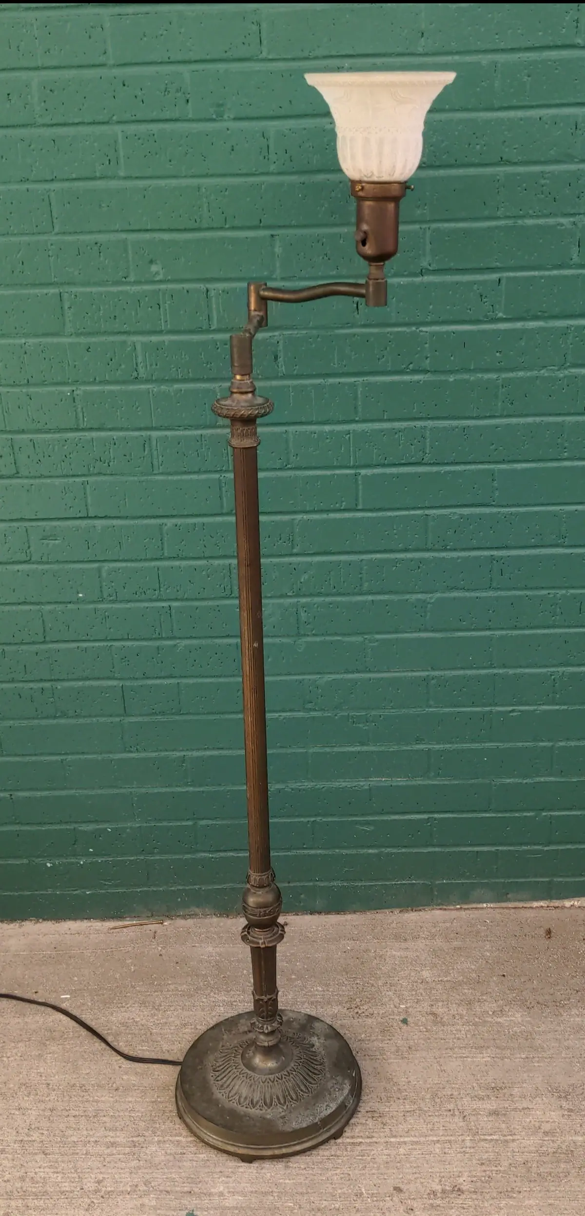 Articulated Bridge Floor Lamp 1