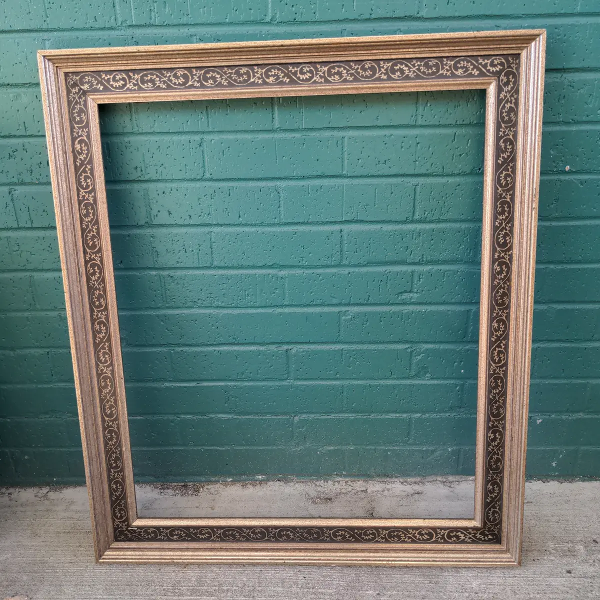 Gold And Black Frame With Detail 1