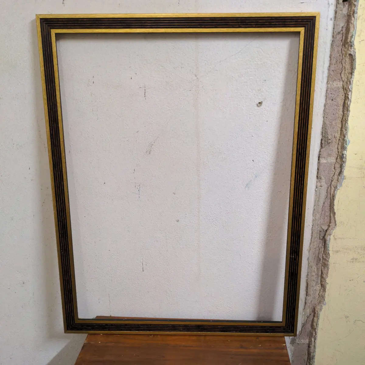Modern Frame With Gold, Brown And Black Interior 1