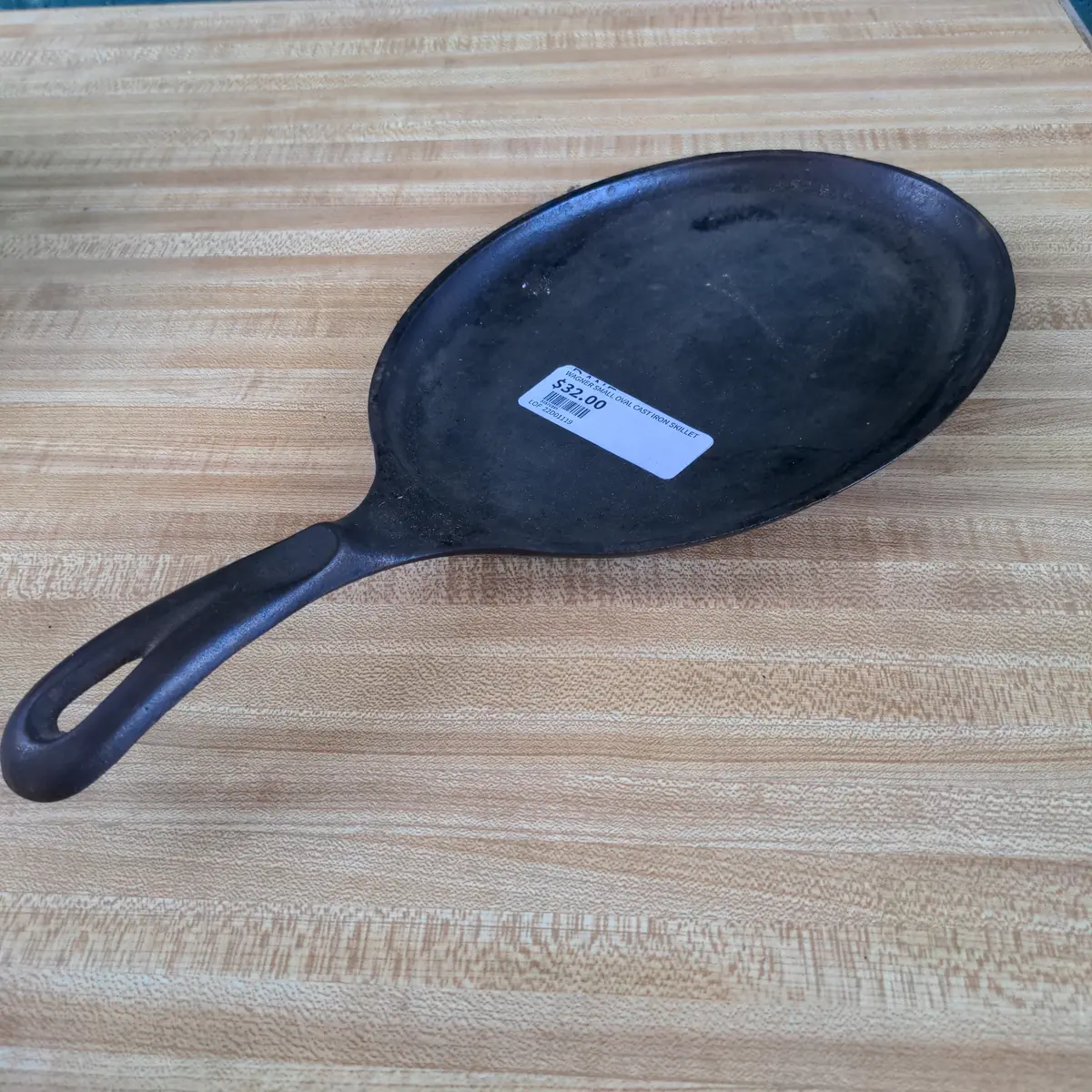 Wagner Small Oval Cast Iron Skillet 1
